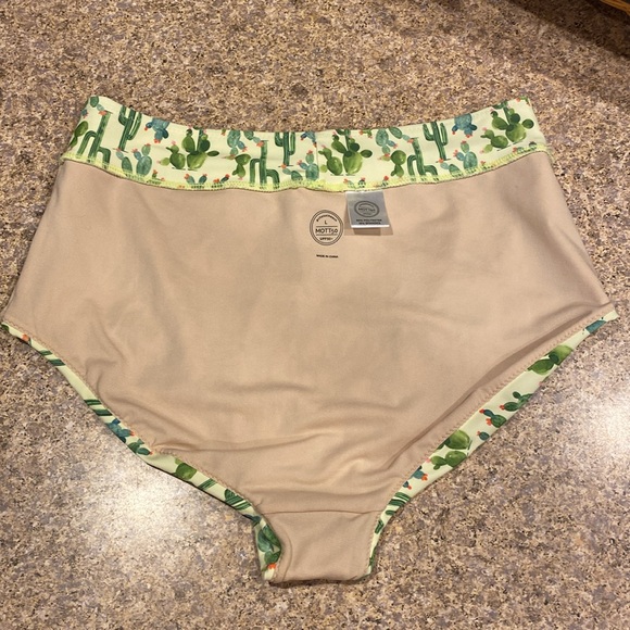 MOTT50 UPF 50+ 2 Piece Swim Suite Bikini Cactus Green Yellow L Removable Pads - Picture 15 of 16
